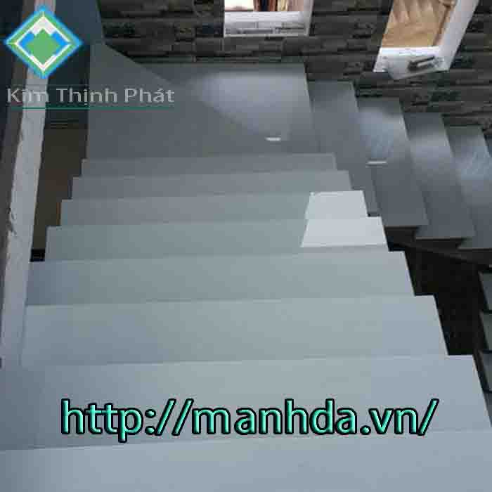 Cầu thang đá trắng sứ ý chống trầy Cầu thang đá trắng sứ ý chống trầy