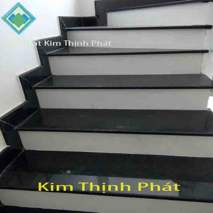 Đá hoa cương cầu thang để ốp tường trong không gian biệt thự Đá hoa cương cầu thang để ốp tường trong không gian biệt thự
