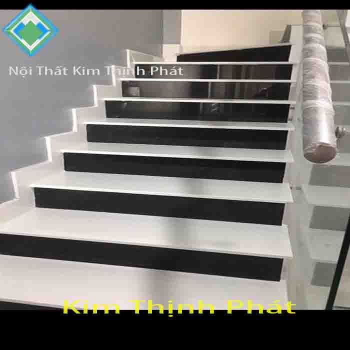 Đá hoa cương cầu thang lại được nhiều khách hàng ưa chuộng Đá hoa cương cầu thang lại được nhiều khách hàng ưa chuộng