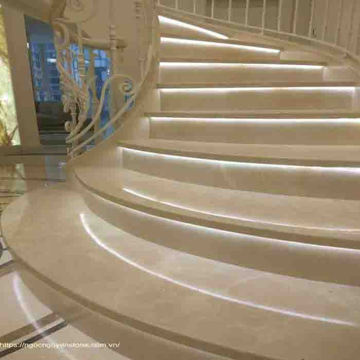Tuyển thợ đá hoa cương thi công cầu thang Tuyển thợ đá hoa cương thi công cầu thang