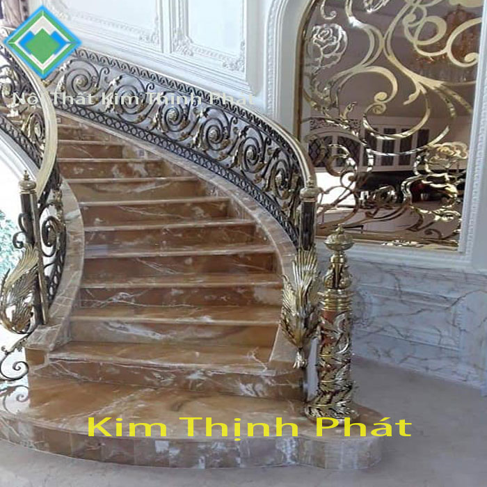 cầu thang đá đỏ