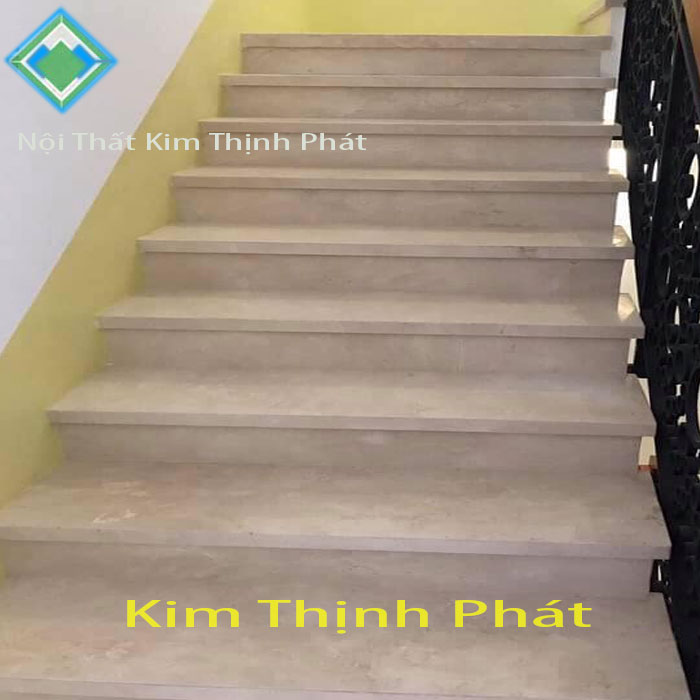 cầu thang đá hồng